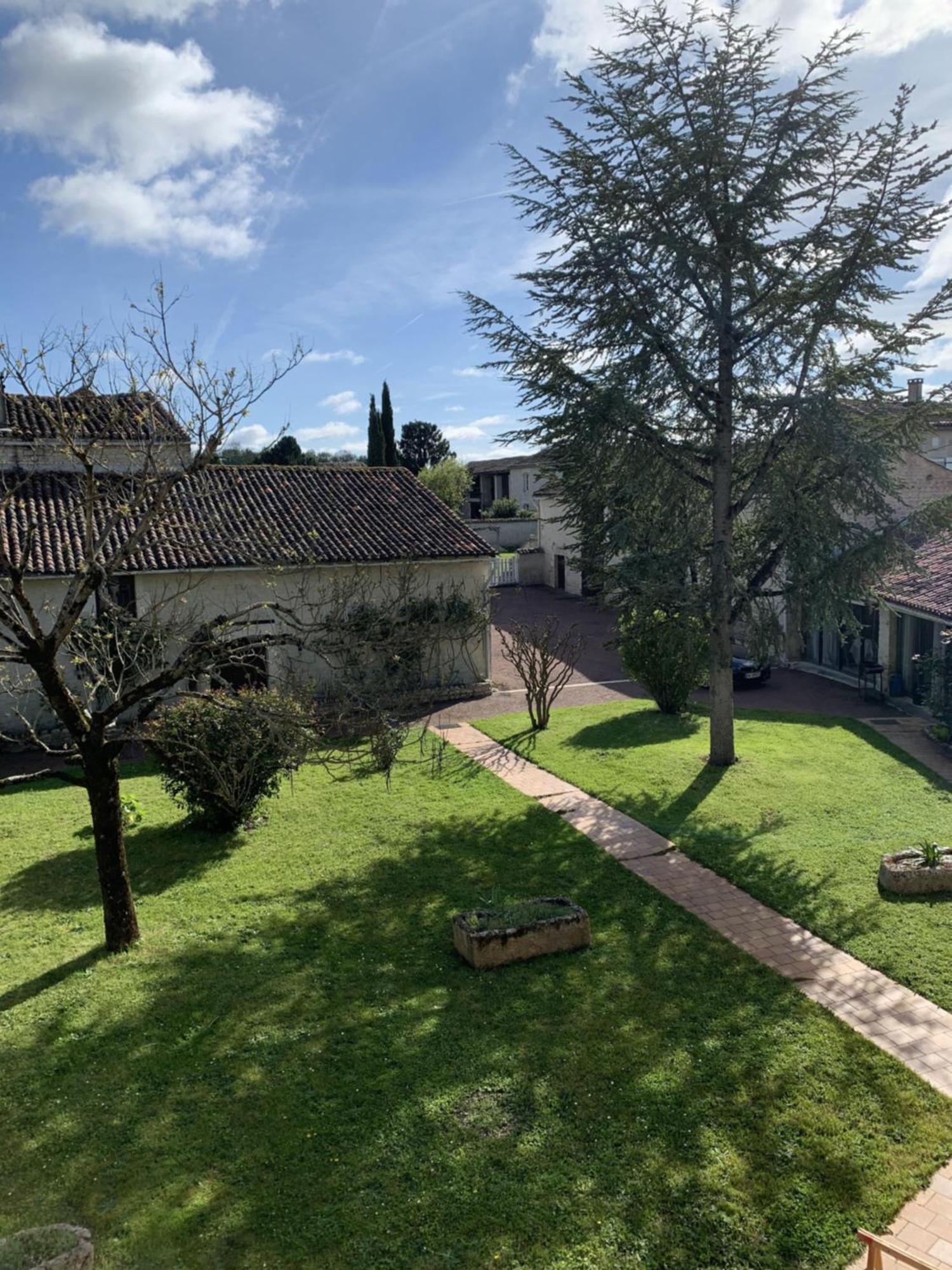 The Cool Lounge A Coulonges - Charente Bed & Breakfast Luaran gambar