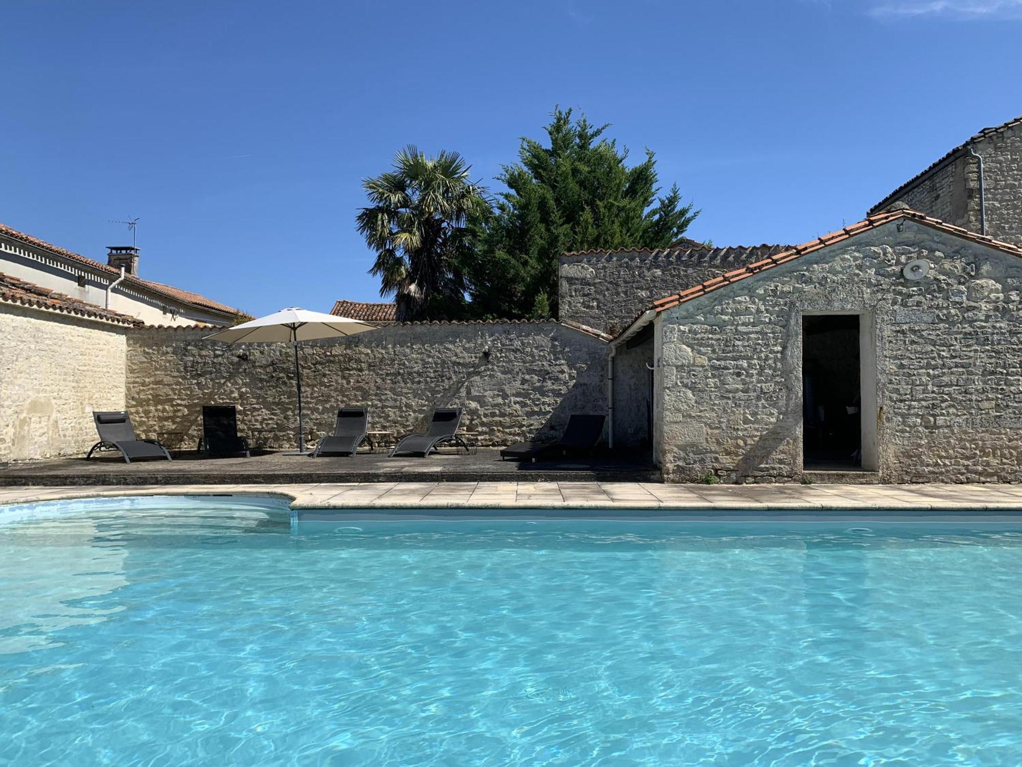 The Cool Lounge A Coulonges - Charente Bed & Breakfast Luaran gambar