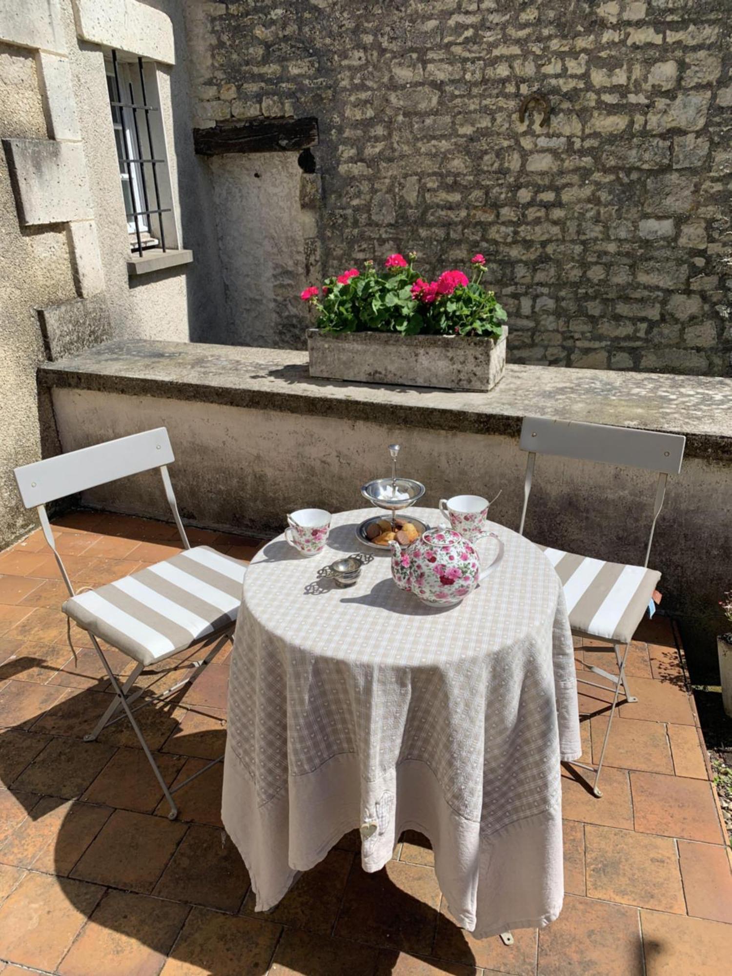 The Cool Lounge A Coulonges - Charente Bed & Breakfast Luaran gambar